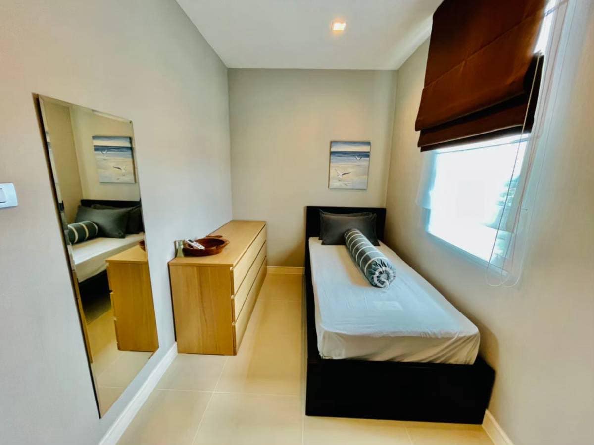 Luxury 4 bedrooms corner duplex close Jomtien Beach