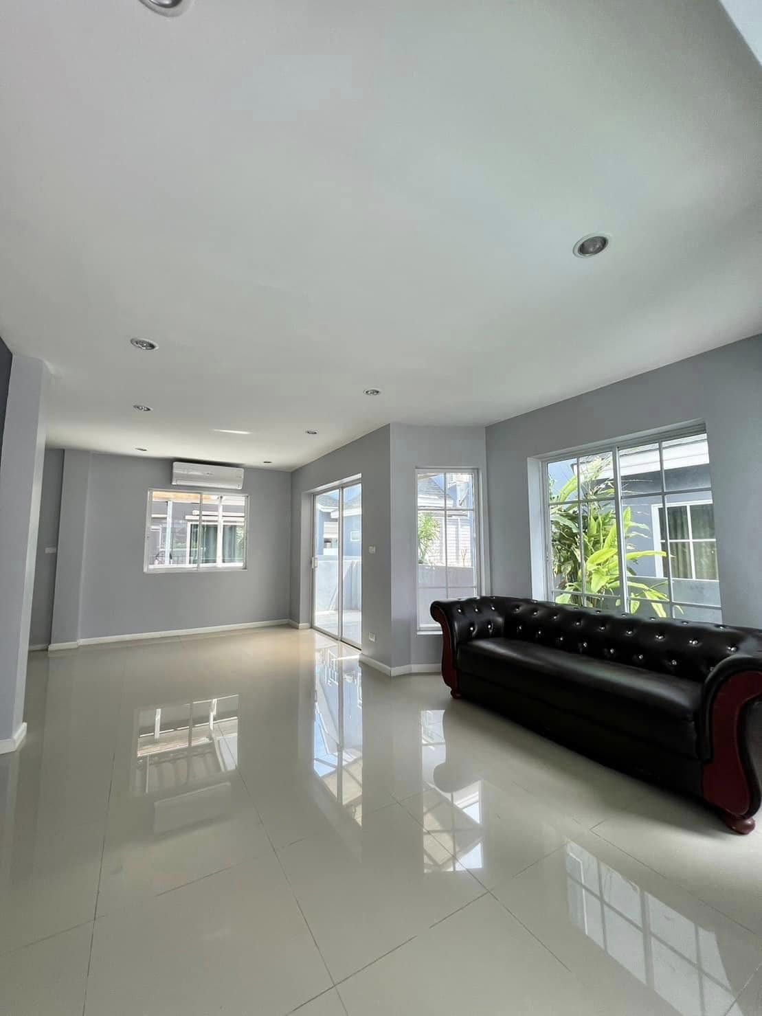 Winston Village. New house with 3 bedrooms in the village close to Sukhumvit Road