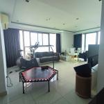 Wongamat Tower. 2 bedrooms apartment. 13th floor. Year contract