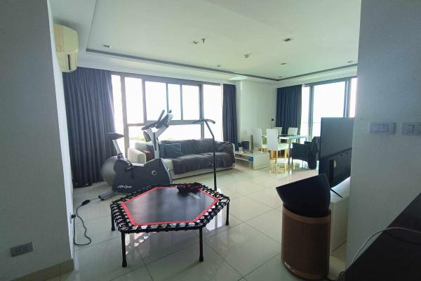 Wongamat Tower. 2 bedrooms apartment. 13th floor. Year contract