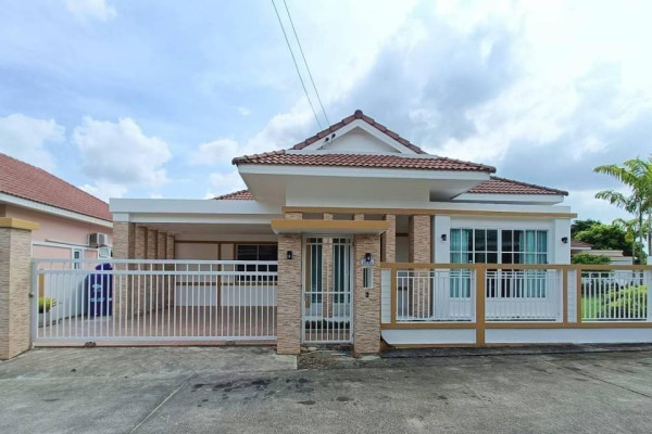 Single-storey 3 bedrooms large house, Nong Pla Lai