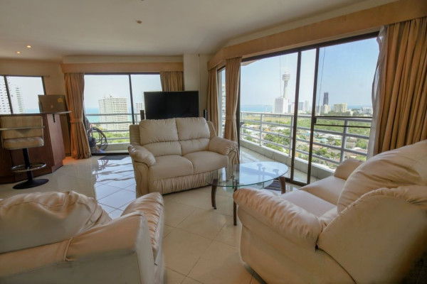 Spacious 1 bedroom, 2 bathrooms in Jomtien area. View Talay 2A. Year contract