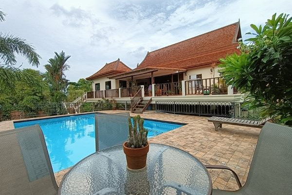 Thai Style 3 bedrooms Pool House in the Huay Yai