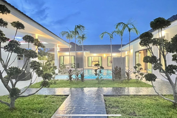 Newly built pool 6 bedrooms villa with 1 guest house. East Pattaya