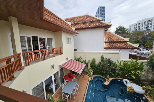 Pool Villa with 3 bedrooms in Phratamnak area