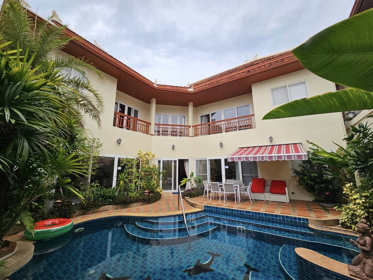 Pool Villa with 3 bedrooms in Phratamnak area