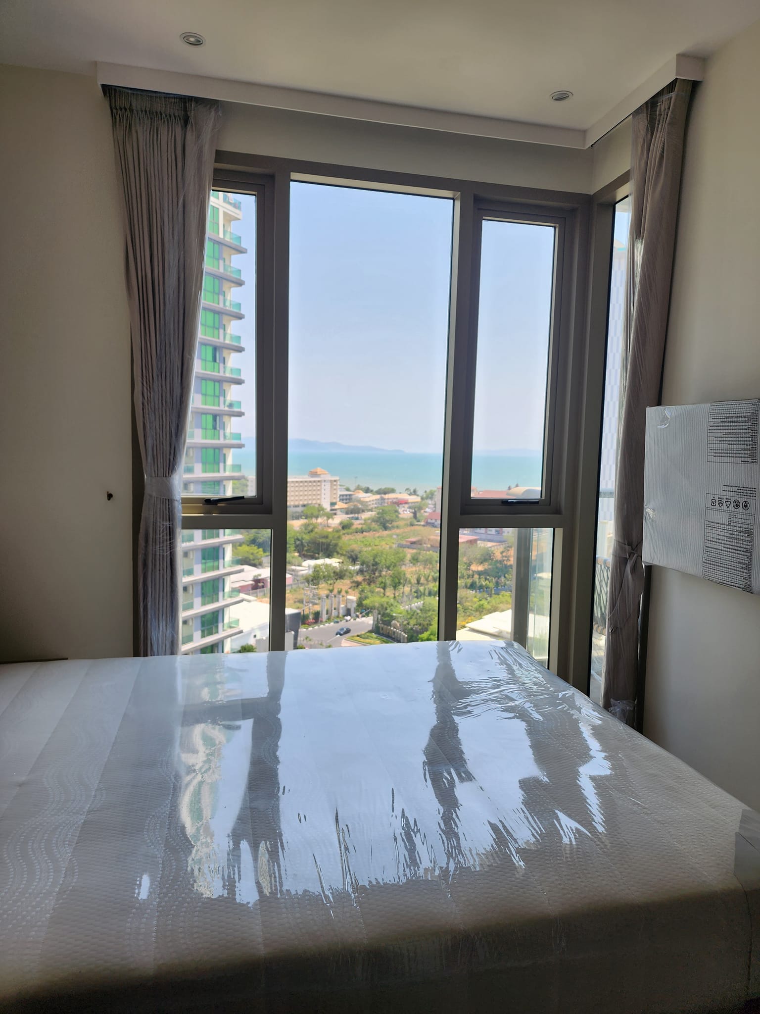 Riviera Ocean Drive. 1 bedroom with sea view. 14th floor