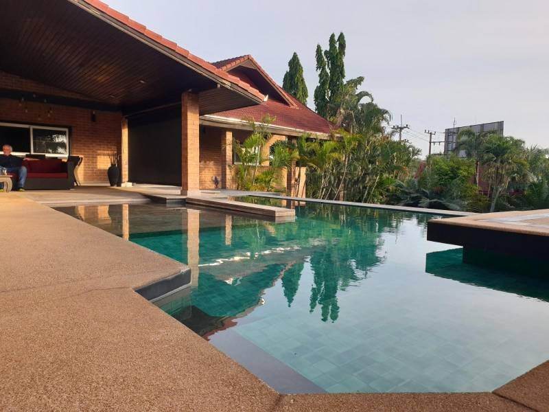 5 bedrooms pool villa, Mabprachan Hill. Large plot