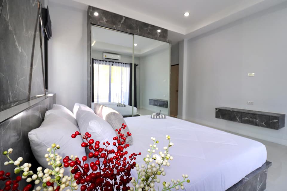 New elegant Pool Villa with 3 bedrooms in the Huay Yai
