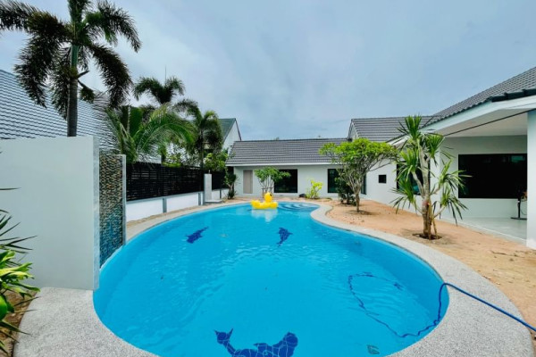 Luxury 4 bedrooms pool house. Fully new renovated. East Pattaya