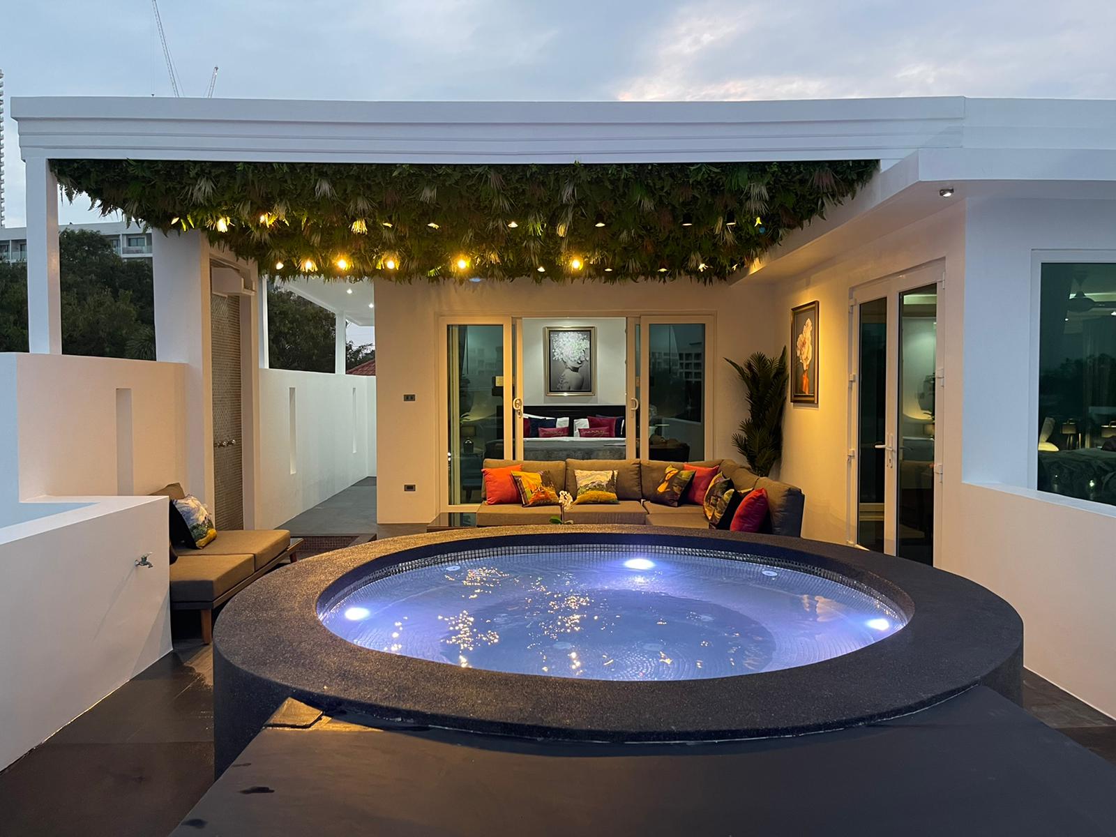 New luxury 8 bedroom Pool Villa. Palm Oasis village
