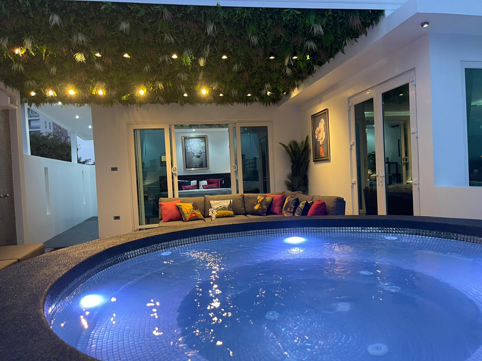 New luxury 8 bedroom Pool Villa. Palm Oasis village
