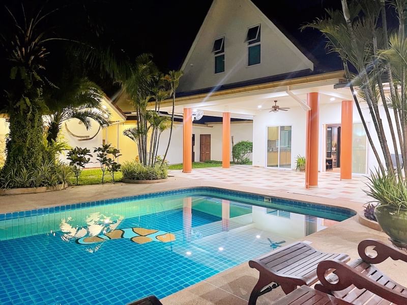 Luxury 5 bedrooms pool villa in Huai yai
