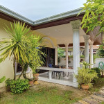 Eakmongkol Village 1. House with 3 bedrooms in a cozy village about 1 km from the sea