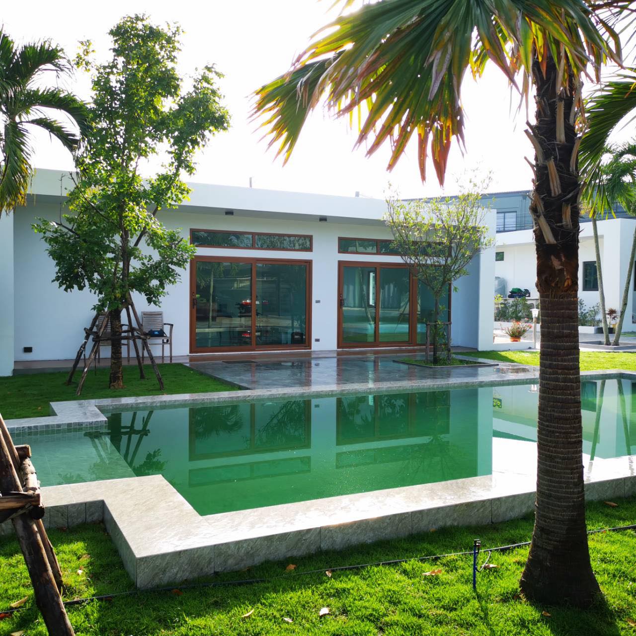 Modern style house in Mabprachan lake area. Ducky Pool villa