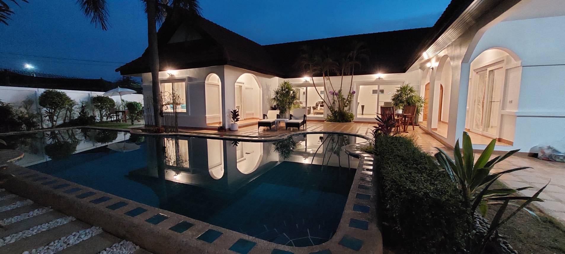 Nirvana pool villa 1. Pool villa with 4 bedrooms. Soi Thung Klom Tan Man 4