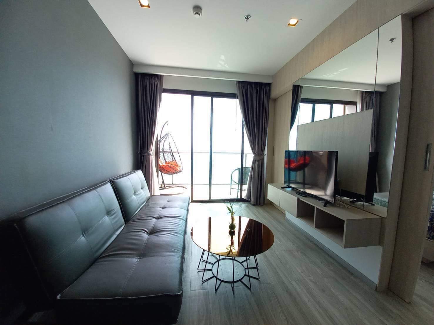 Apartment 1 bedroom. 28th floor. 180 degree sea view. AERAS Condo Pattaya
