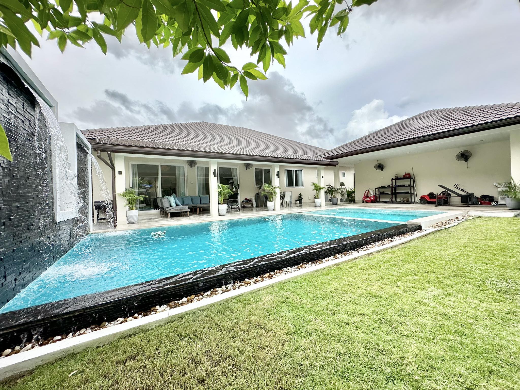 Modern style one-storey 6 bedrooms house with swimming pool - Huay Yai. Garden Ville 5