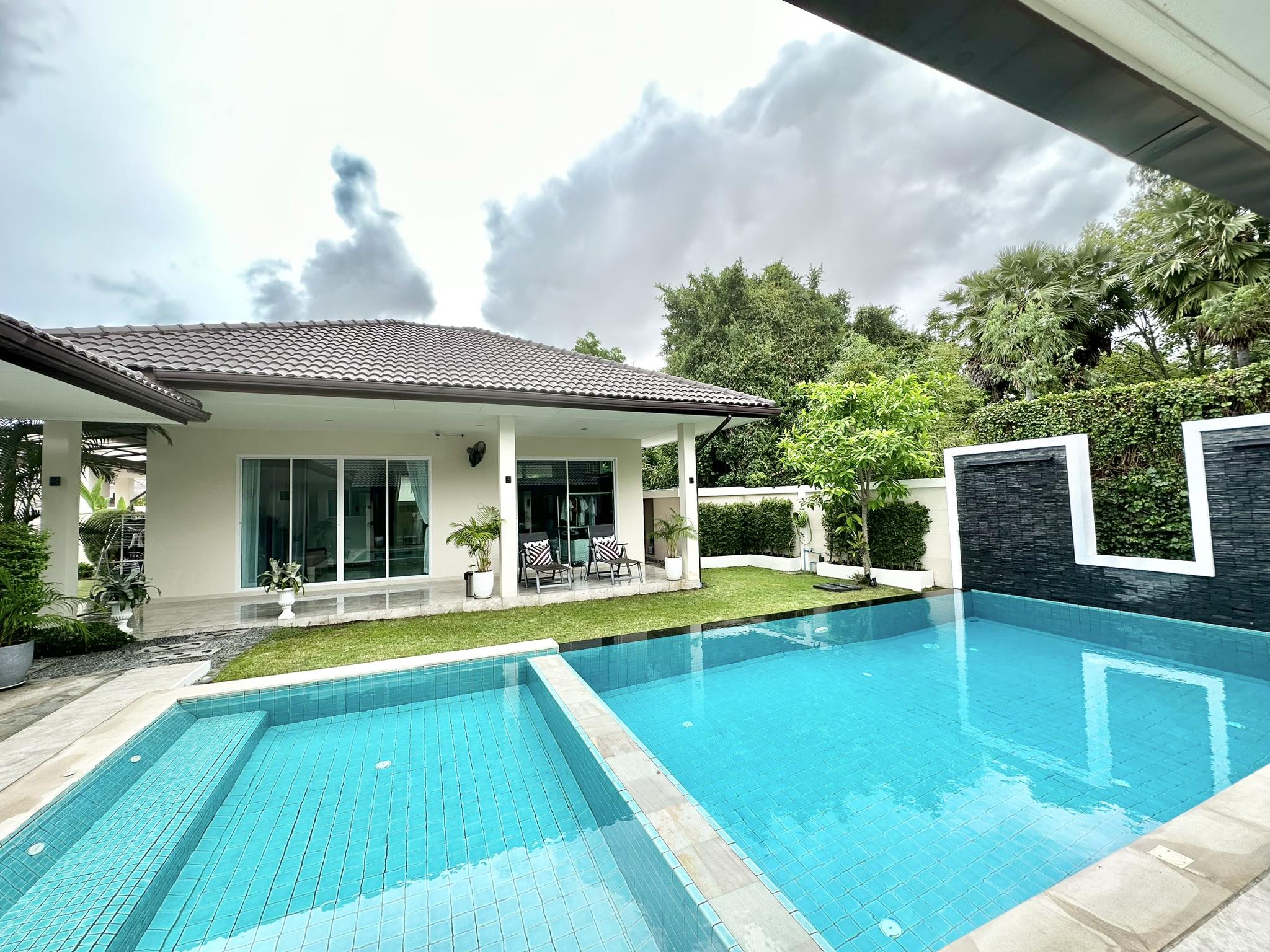 Modern style one-storey 6 bedrooms house with swimming pool - Huay Yai. Garden Ville 5