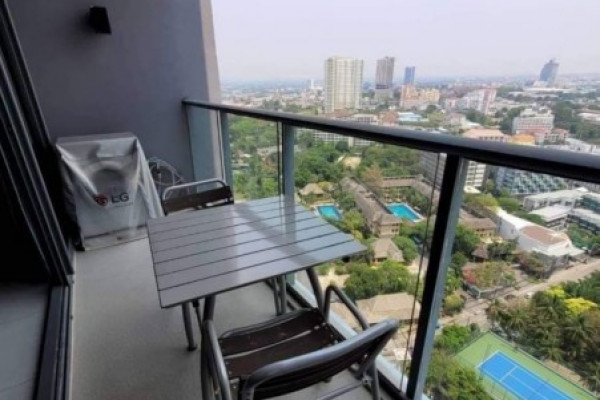 Apartment with 1 bedroom 50 meters from the beach. 25th floor.  Zire Wongamat