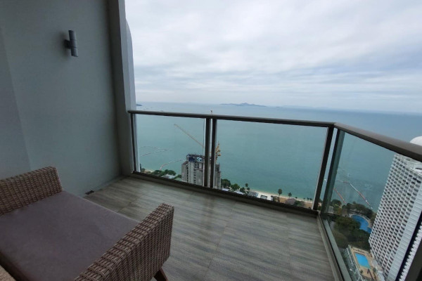 The Riviera Wongamat Beach. 3 bedrooms penhouse in a luxury condominium. 43th floor