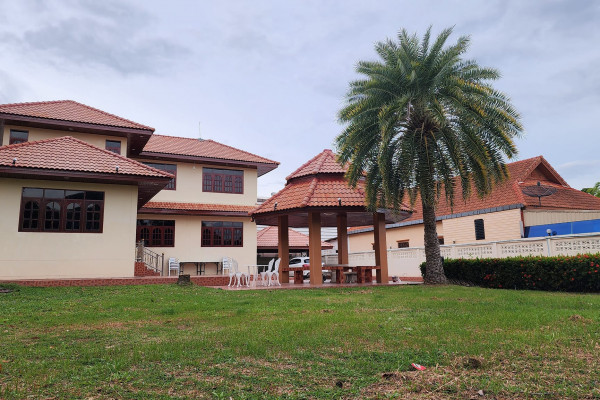 2-story 3-bedrooms detached house, Chaiphonwithi 21. Year contract
