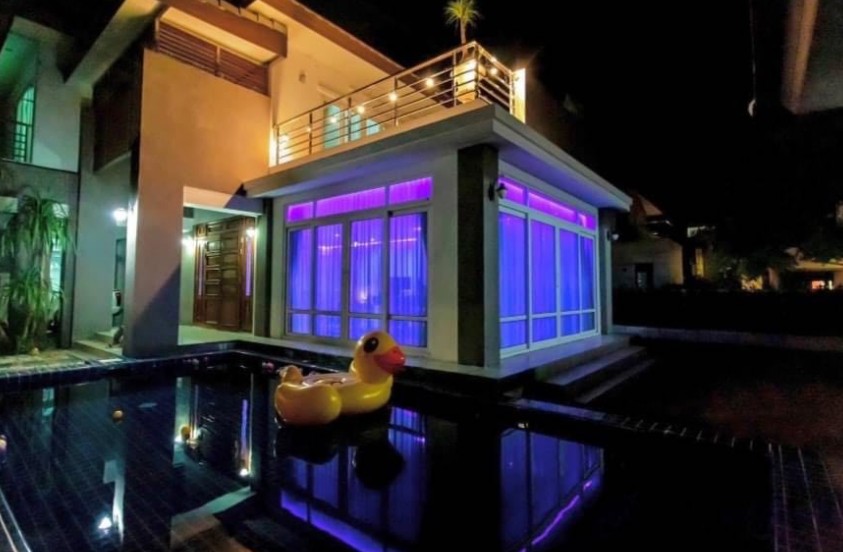 Seabreeze Villa Pattaya. Pool Villa with 4 bedrooms in a village with a private beach