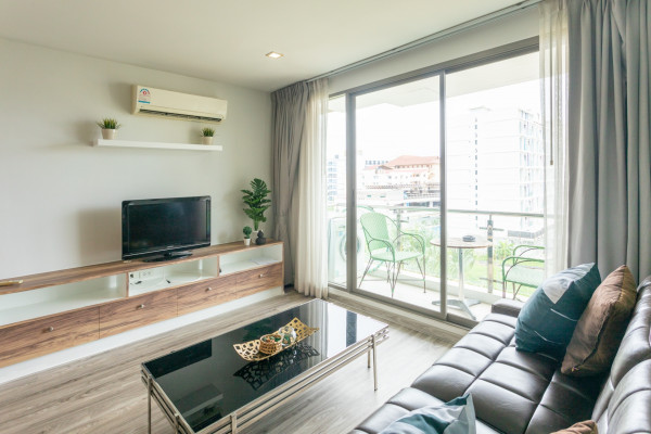 2 bedroom apartment in central Pattaya near the beach. The Urban Condominium. Year contract