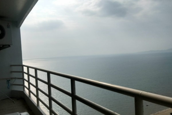 View Talay 8. Spacious studio, near the beach. Sea view. 30th floor. Year contract