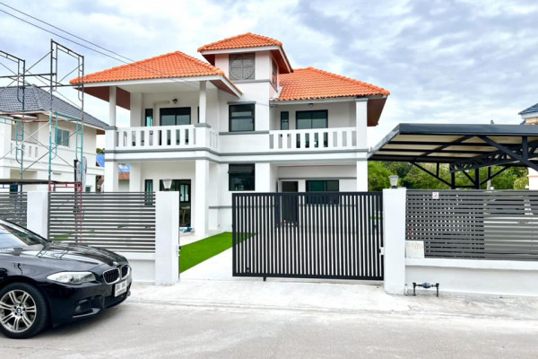 Soi Siam Country Club. 3 bedrooms single house. Year contract