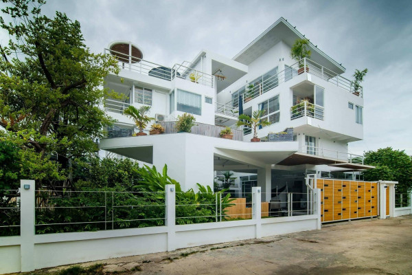 4-story 6 bedrooms house, Soi Na Kluea 12, opposite the Sanctuary of Truth