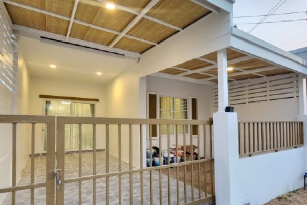 Townhouse, 2 bedrooms. Rattanakorn Village 27, Rong Pho. Starting at only 1.49 million baht!!