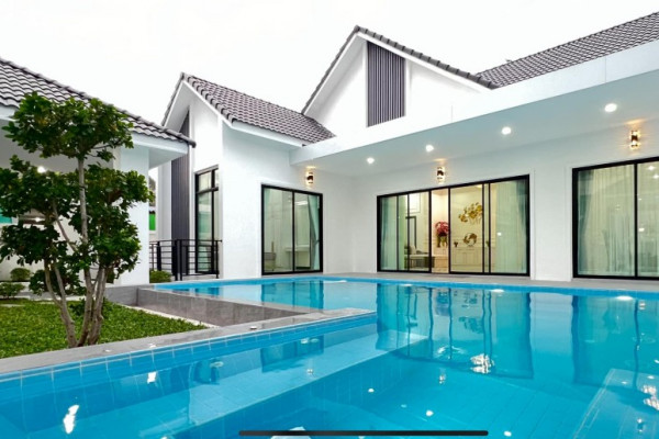 Newly built detached 3 bedrooms Pool House. Phonprapanimit Road (Soi Siam Country Club)