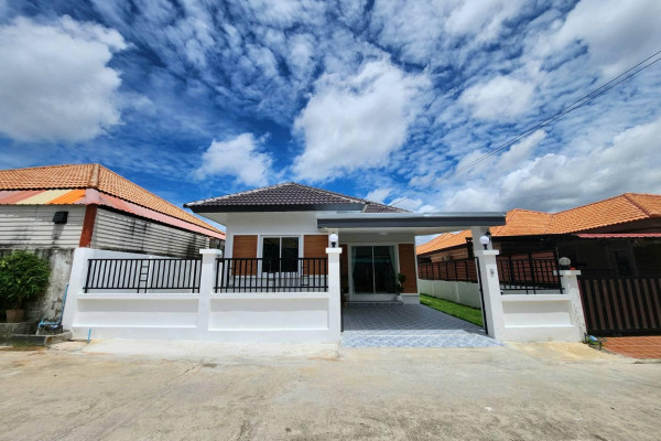 Newly built detached 2 bedrooms house in modern style. Soi Siam Country Club