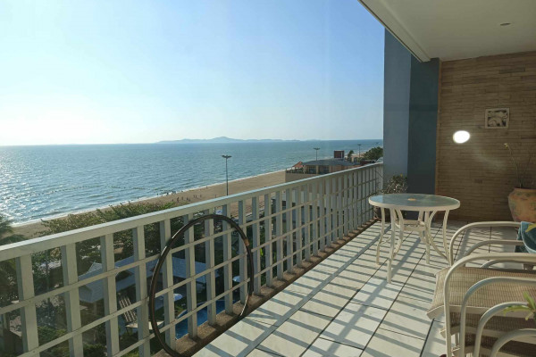 Coconut Beach Condo. Very spacious apartment with 3 bedrooms in Jomtien. 7th floor. Year contract
